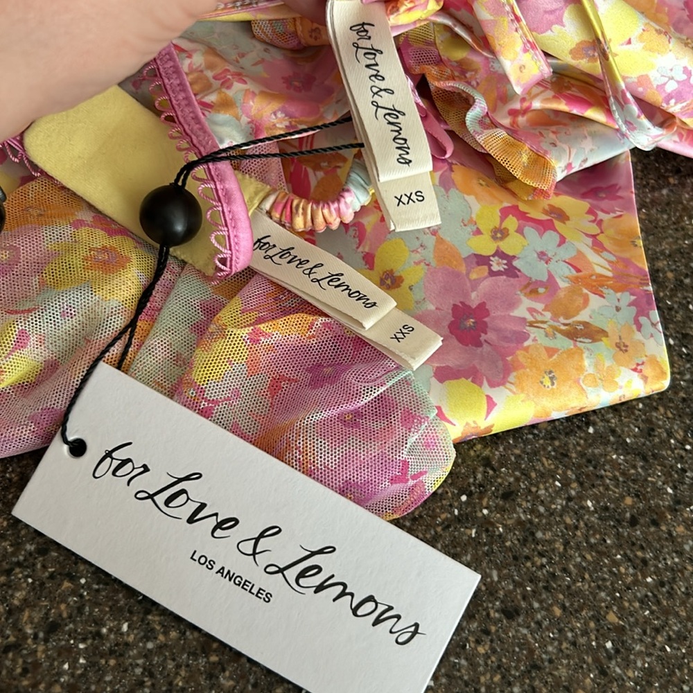 For Love & Lemons
Multicolor Satin Floral Top & Skirt‎ Set - Picture 11 of 12